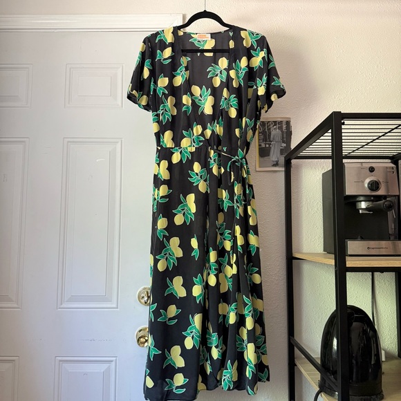 from future Dresses & Skirts - FROM‎ FUTURE black lemon fruit print silk short sleeve midi wrap dress